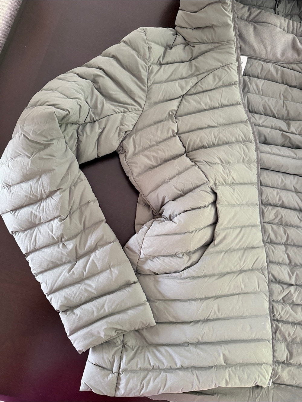 lululemon athletica Hooded Lightweight Puffer Jacket - Sage Green - Picture 3 of 5